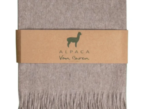 Beige Plaid Naskis met franjes, zachte alpacawolmix van Von Buren, verpakt met label