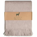 Plaid Milero Mintgroen in zachte lichtbeige tint met franje, luxe alpacawolmix en banderol verpakking