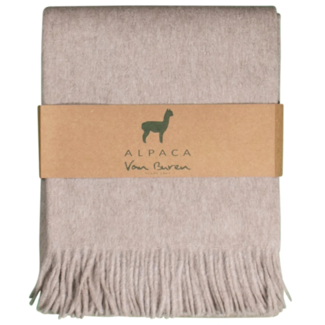 Plaid Milero Mintgroen in zachte lichtbeige tint met franje, luxe alpacawolmix en banderol verpakking