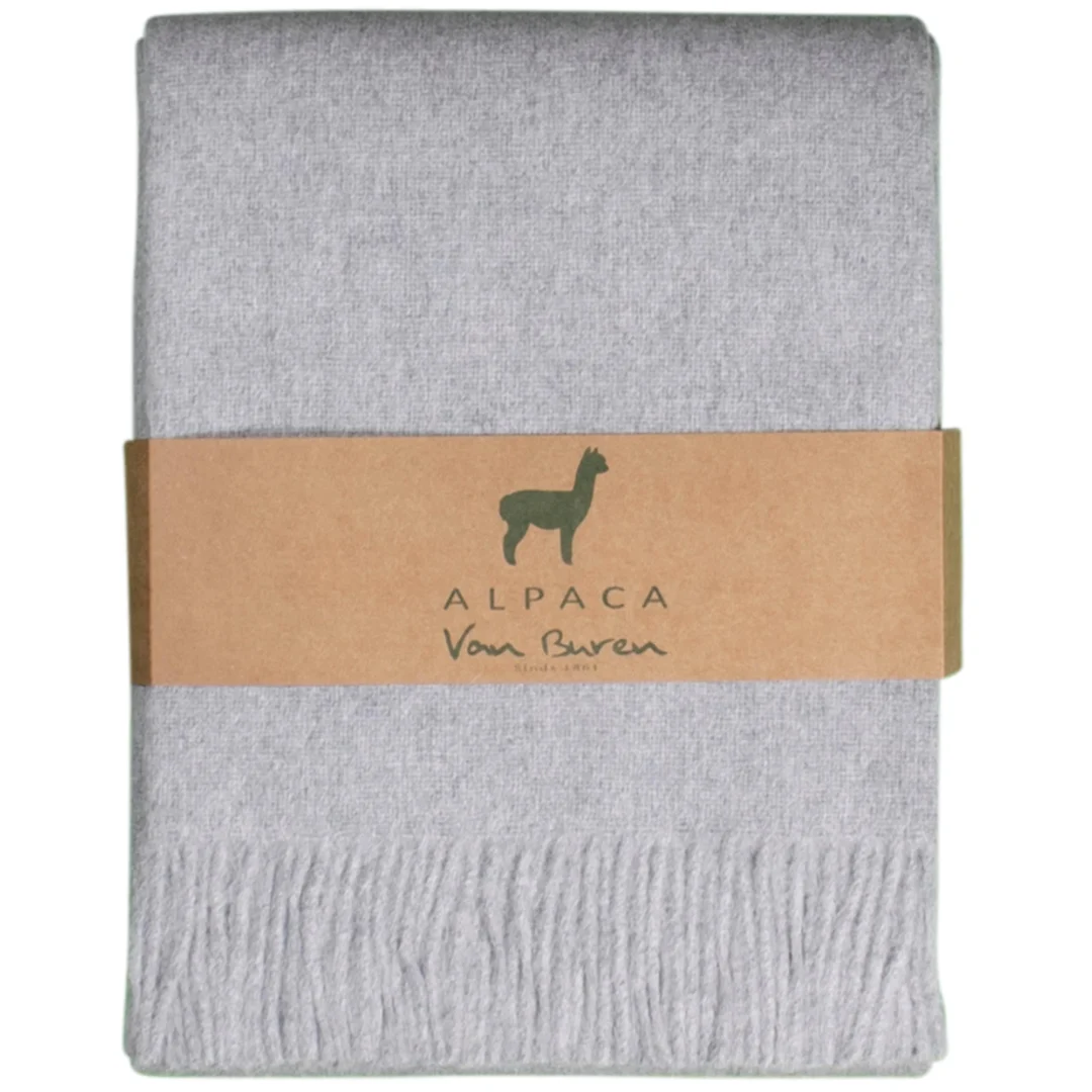 Plaid Skossun mintgroen, zachte alpaca-wollen plaid met franjes en label van Alpaca Van Buren