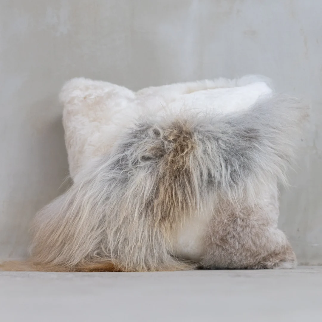 Juldon naturel schapenvachtkussen 50x50 cm, zacht melange wol in wit, grijs en bruin voor warm interieur