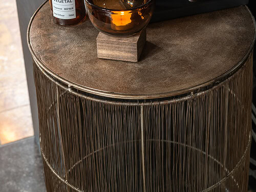 Decoratie Jielloro Bruin paard op ronde tafel, compact woonaccessoire met warme, natuurlijke uitstraling