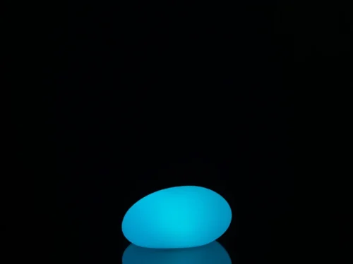 Lamp Flierra Wit, compacte blauwe LED-lamp met ronde vorm en sfeervolle lichtglans