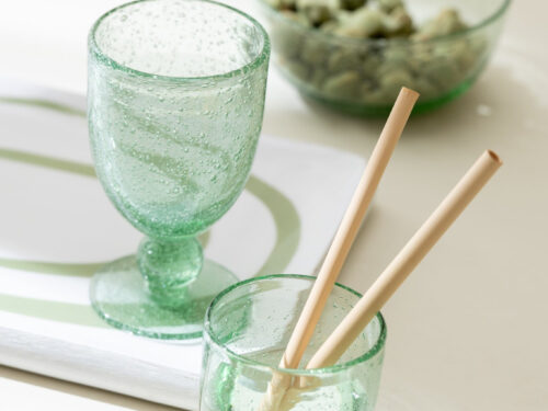 Drinkglas Preidella Glas Groen met slanke vorm en bubbeldetail op stijlvolle tafelsetting