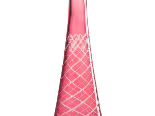 Karaf Baalvona glas rood met slanke vorm en decoratieve geslepen details, 42 cm hoog