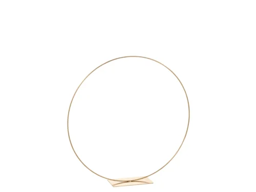 Decoratie Steitesta gouden metalen ring op voet, slank hoog ontwerp voor een stoere, warme woonstijl