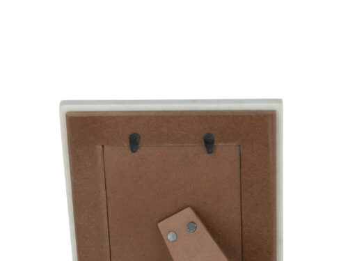 Achterkant van fotolijst Pruldek Marmer Wit met MDF, glas en steunstandaard, 21 x 26 cm