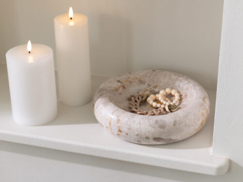 Kom Rune Marmer Beige schaal met sieraden, warme beige marmerlook en ronde lage vorm