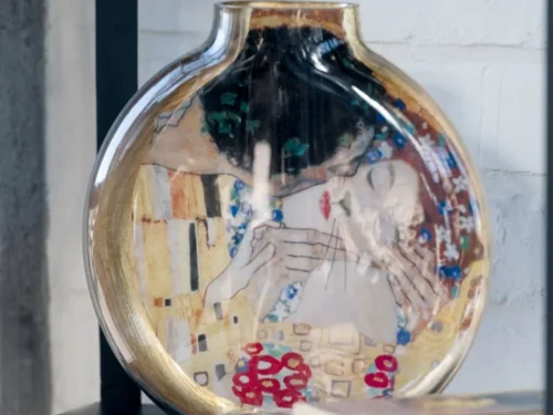 Vaas Stumak meerkleurig glas, 25 cm hoog, met opvallend kunstzinnig design