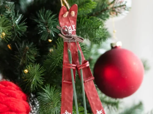 Decoratiehanger Dodane metaal meerkleurig, rode kerstfiguur met sneeuwvlokken aan een kerstboom, set van 3