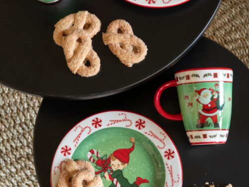 Kerstmok Vusora set van 3 met kerstfiguren, rode handgrepen en meerkleurig dolomietdesign