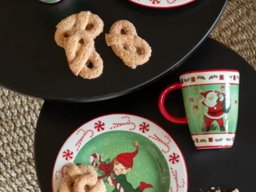 Kerstmok Vusora set van 3 met kerstfiguren, rode handgrepen en meerkleurig dolomietdesign