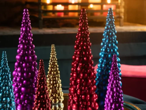 Decoratie Bordund Meerkleurig set van 4 boomballen in paars, rood, blauw en goud op decoratieve schaal