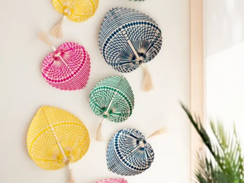 Zornira bamboe waaiers set van 4 in meerkleurig, kleurrijke wanddecoratie van gevlochten bamboe met speelse accenten