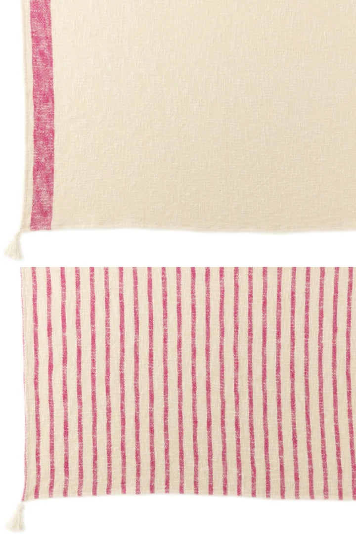 Plaid Brakil Roze set van 2 met beige basis, roze strepen en kwastjes voor een zachte, luchtige uitstraling
