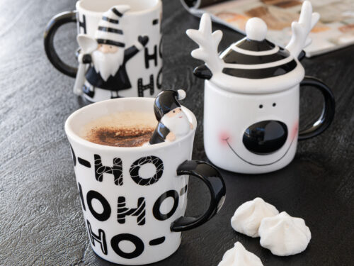 Mok Troondano Dolomiet Wit met zwarte accenten en speelse kerstfiguren, handzaam en decoratief voor dagelijks gebruik