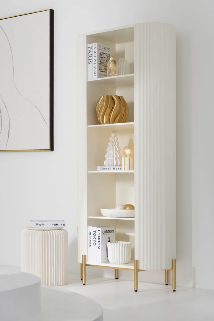 Witte kunstboom Konsik H21 cm met gouden accenten, decoratief woonaccessoire in winterse stijl