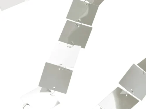 Slinger Klobal PVC zilver met glanzende vierkante vlaggetjes, 700 cm lang, feestelijke decoratie