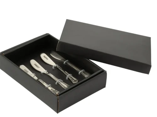 Opbergdoos Staldund messing zilver, zwarte doos met vier zilverkleurige lepels en opstaand deksel