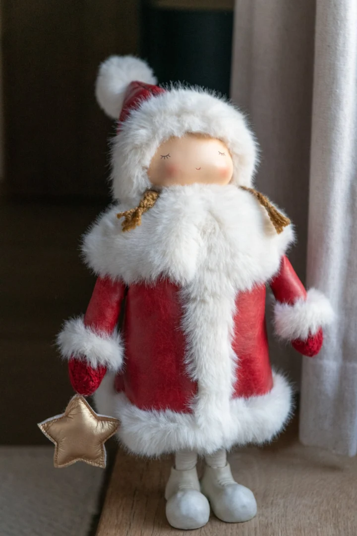 Decoratie Teisken meerkleurige meisjesfiguur in winterkostuum met ster, set van 2, 31 cm hoog