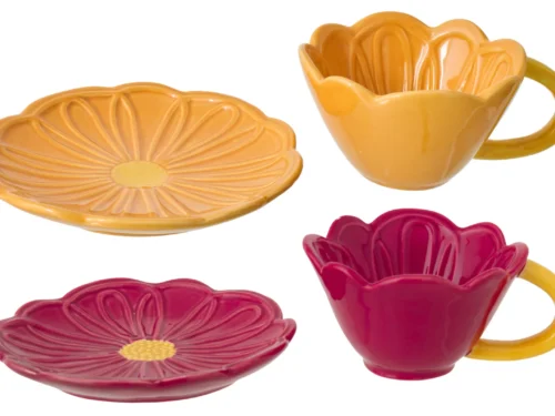 Klauskira porseleinen kopjeset in rood met bloemvorm en bijpassende schotels, set van 2