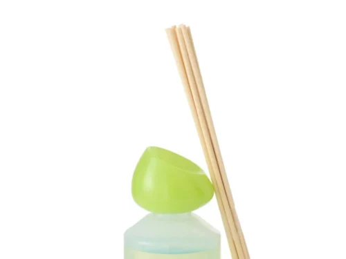 Geurstokjes Skeimmang Blauw met glazen flacon, lime dop en houten stokjes voor een frisse, rustige sfeer