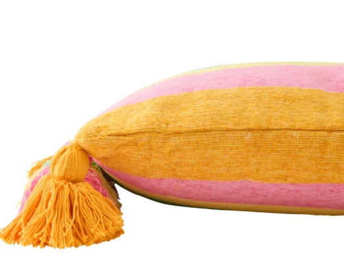 Zeevoro meerkleurig kussen 50x50 cm met strepen, textuur en grote kwastjes in roze, geel en oranje