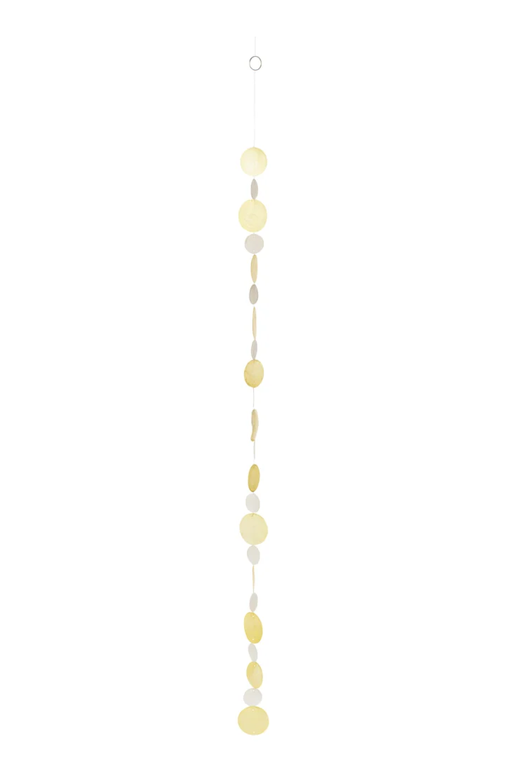 Stekker Goovu Capiz geel met slanke hanger van capiz en hout, 118 cm lang