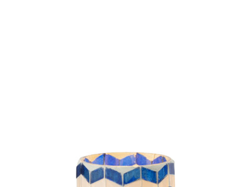 Kaarsenhouder Diedoro van blauw glas met chevronpatroon en compacte, elegante vorm