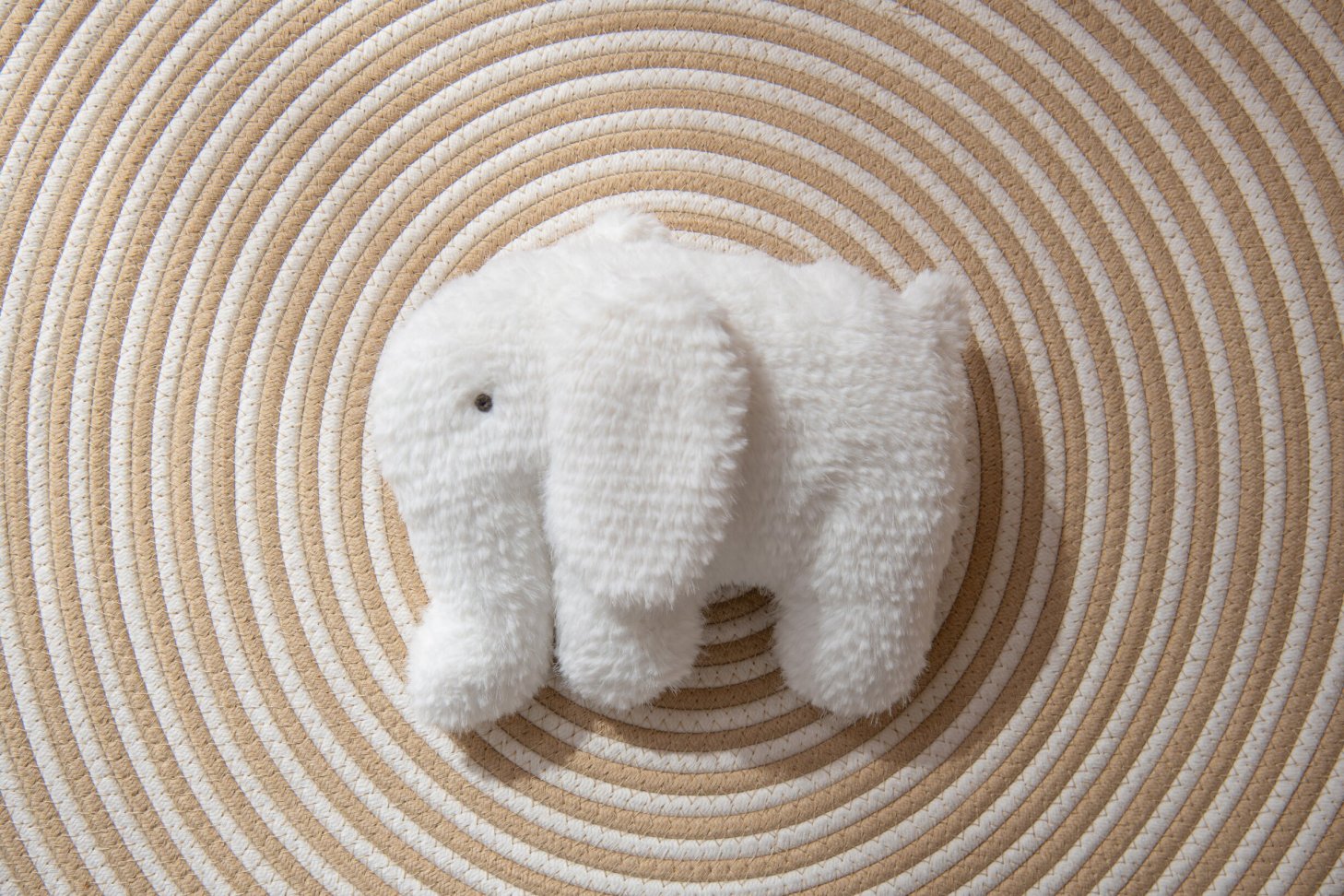 Veinsund witte polyester olifant decoratiefiguur, zacht en compact voor een lichte woonstijl