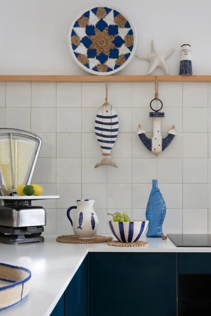 Vishanger Ceetil Hout Blauw, decoratieve houten vis in blauw-wit voor een sfeervolle wanddecoratie