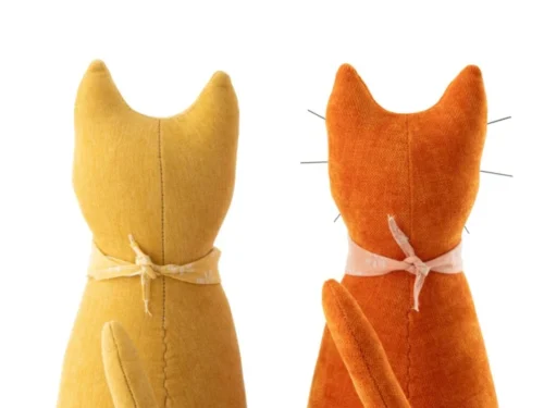 Plaid Jautak deurstoppers set van 2 in geel en donkeroranje, kattenvorm met sjaal en speelse uitstraling