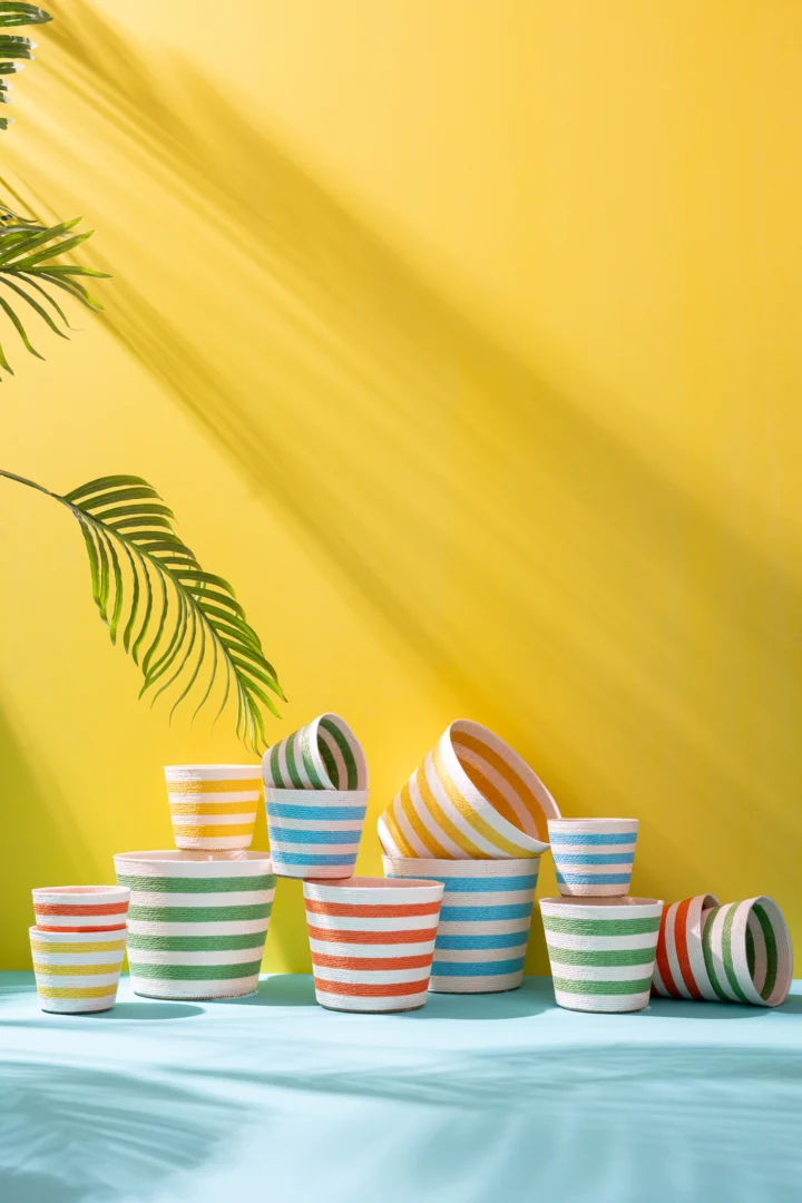 Set van 2 Graurrak bloempotten papier geel H9,5 cm, compact met speelse strepen voor kleine planten en stekjes