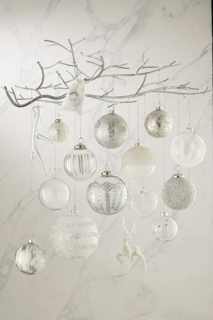 Decoratiehanger Ziskan kunstof zilver in gewei-vorm, subtiel winteraccent voor sfeervolle kerstdecoratie