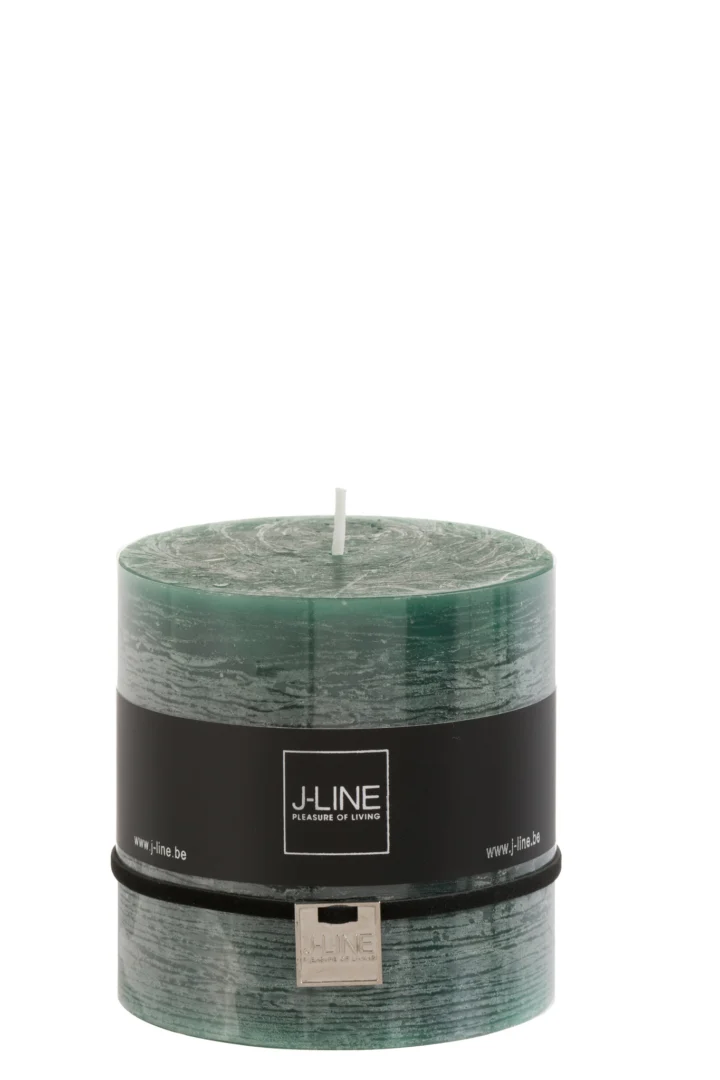 Cilinderkaars Jirak Groen met J-LINE label, donkergroene wax en compacte ronde vorm