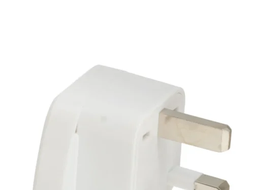 Stekker Traammek Wit UK-stekker met compacte witte behuizing en stevige kunststof-messing afwerking