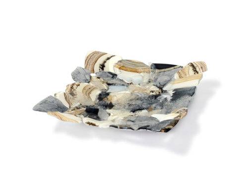 Schaal Gormun Glas, handgemaakt fusion glas met grijs-witte marmerlook en organische vorm