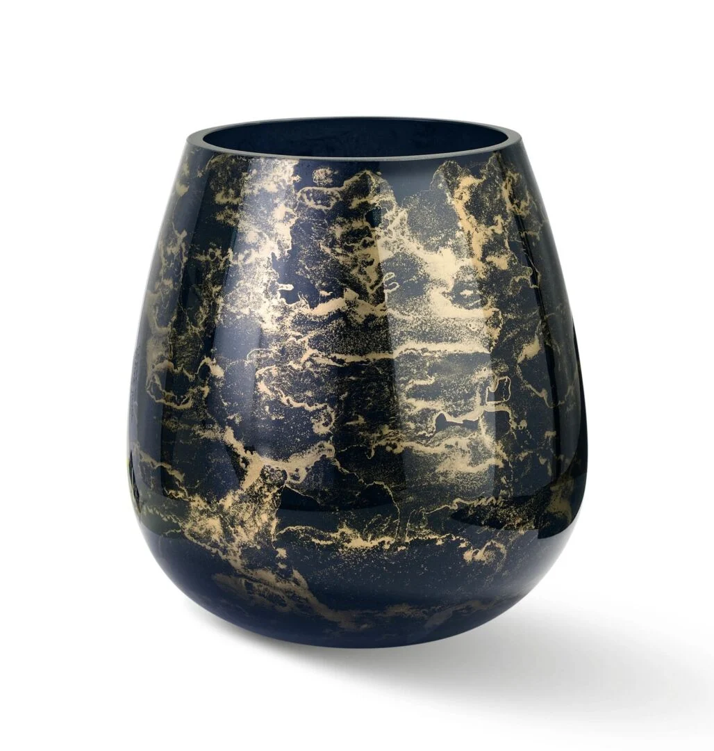 Vaas Grietund zwart glas Ø19 cm met marmerpatroon en gouden accenten, handgemaakt en decoratief
