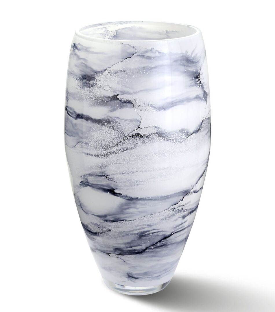 Vaas Slantio Glas Wit H38 cm met wit-blauwe marmerlook en elegante, ronde vorm