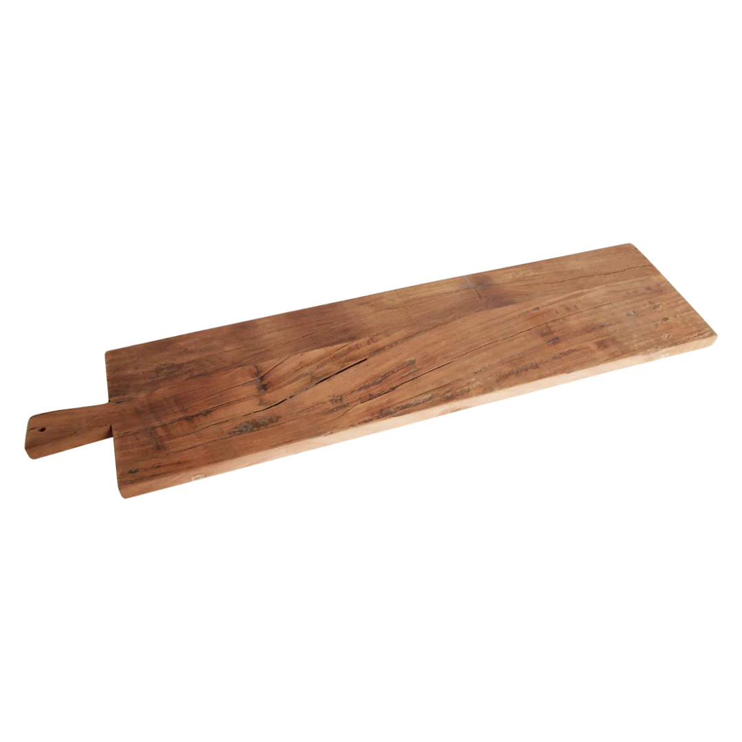 Serveerplank Stockholm van bruin FSC-gerecycled hout, met doorleefde look en zichtbare noesten