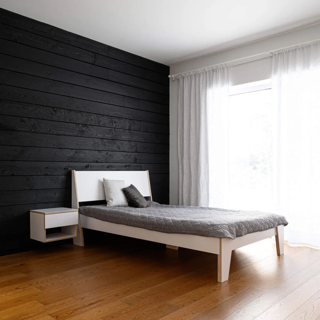 HUH-bed Skeinnea wit 97x209 met schuin hoofdeinde, nachtkastje en strak modern design