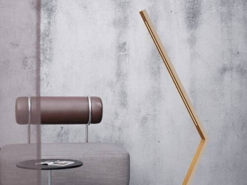 Vloerlamp Natoro H148 cm met slank berken multiplex silhouet en warme houten afwerking