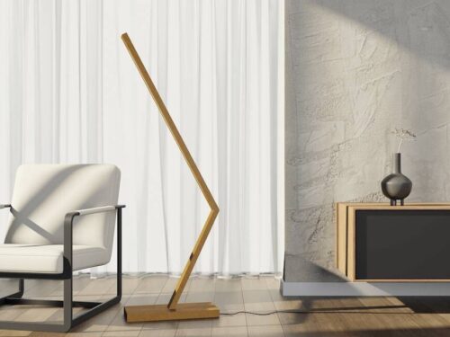 Vloerlamp Caussal H148 cm in massief eiken met slank design, warm licht en houten voet in modern interieur