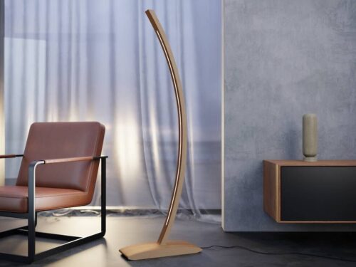 Vloerlamp Zaantos H148 cm in berken multiplex, slank gebogen design voor sfeervolle verlichting