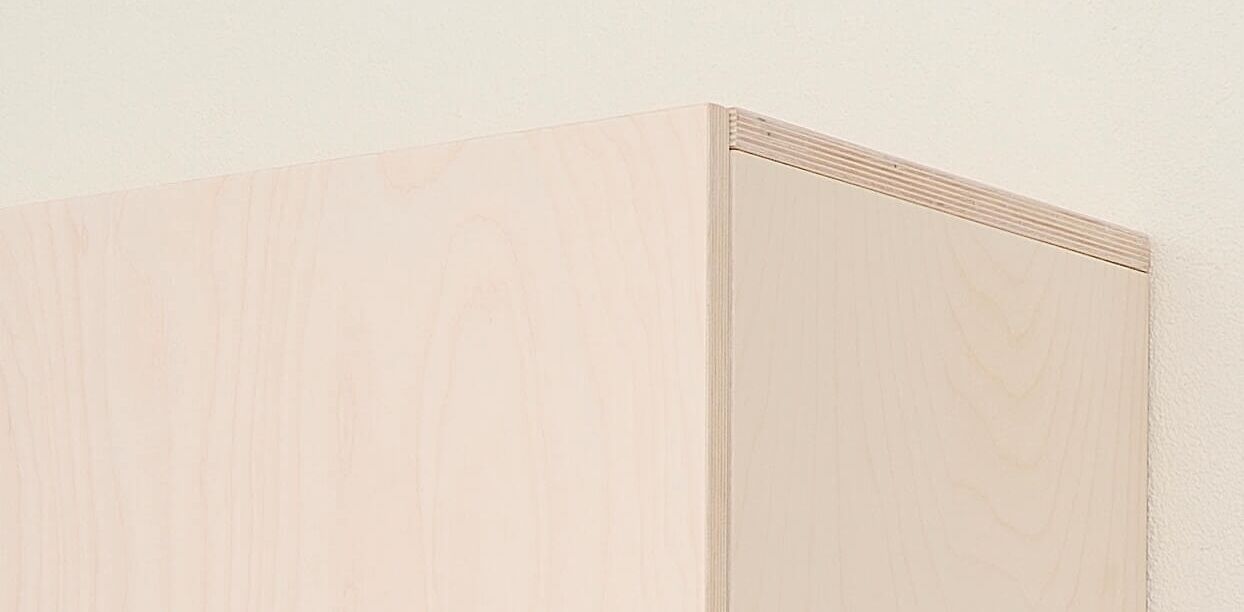 Dressoir Bosum met witte Osmo-afwerking en licht hout, strak en rustig vormgegeven