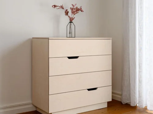 Ladekast Klimoro Wit 90 cm met vier zachte lades en compact, tijdloos design in lichte slaapkamer