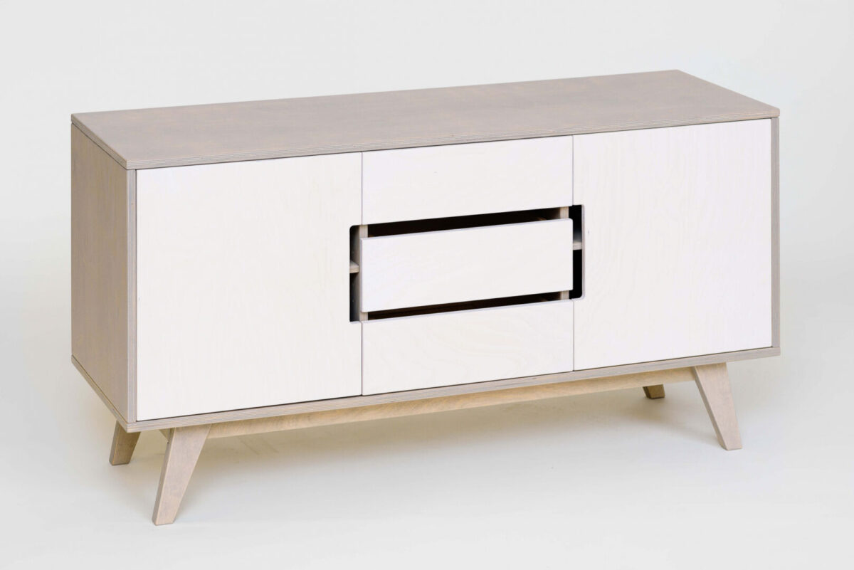 Dressoir Slielu grijs 140 cm met witte deuren, retro design en drie lades op houten poten