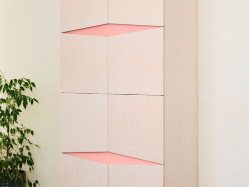 Dressoir Jarde Wit 73 cm met strakke deuren, roze accent en ruime opbergruimte