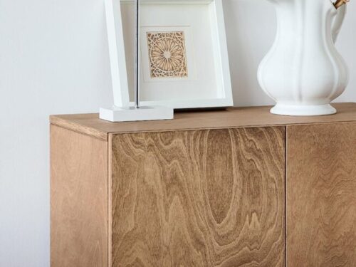 Dressoir Kasino Roze 145 cm met antiek eiken look, geometrische deuren en roze accent