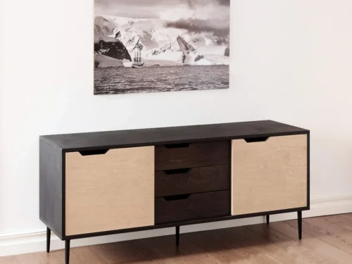 Dressoir Skaustan Zwart 200 cm met kiezelgrijze deuren, houten look en slanke zwarte poten